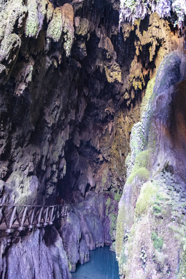Zaragoza - Nuévalos 34 - monasterio de Piedra - Gruta Iris.jpg